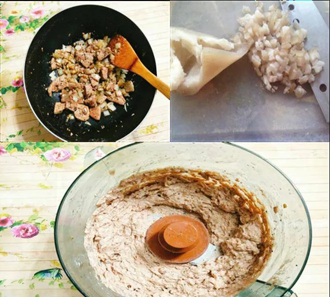 Công đoạn xay hỗn hợp gan và thịt làm pate