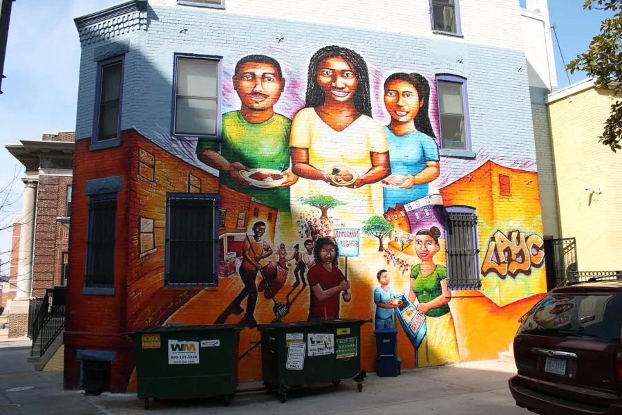 Bức tranh tường Văn hóa của tôi, Mi Gente tại Columbia Heights, thể hiện sự đa dạng văn hóa