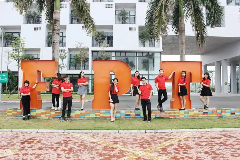 Sinh viên học tập tại Đại học FPT, trường đào tạo công nghệ thông tin hàng đầu