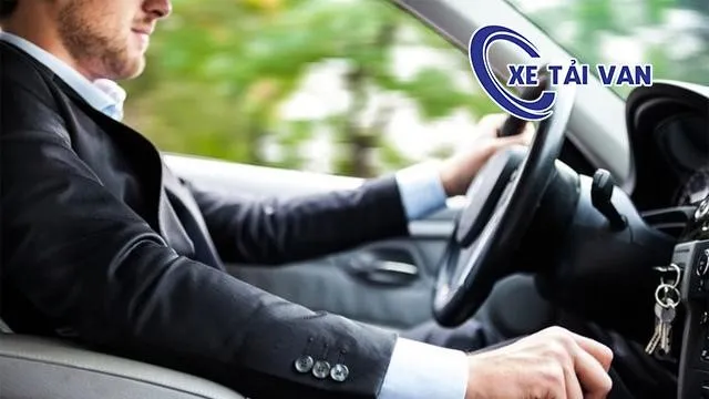 Lái xe tải thực hiện đề ba lên dốc đòi hỏi kỹ năng
