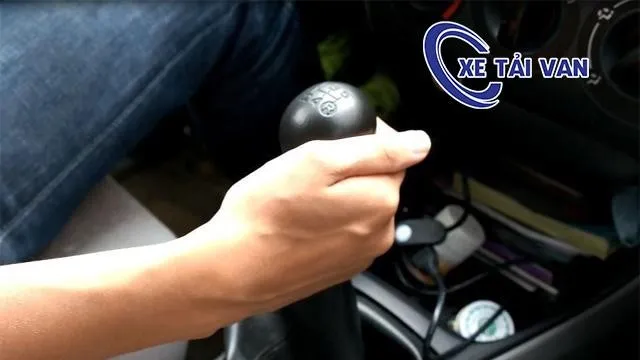 Kỹ thuật đề ba đứng dốc chỉ dùng chân côn