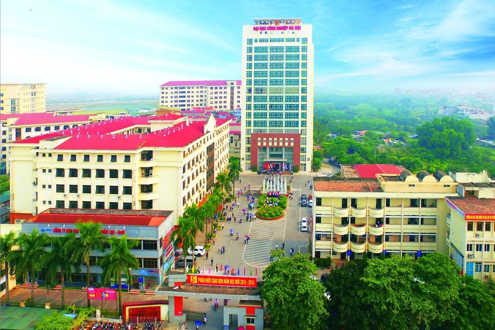 Khuôn viên Đại học Công nghiệp Hà Nội (HaUI), nơi có khoa Công nghệ thông tin mạnh.