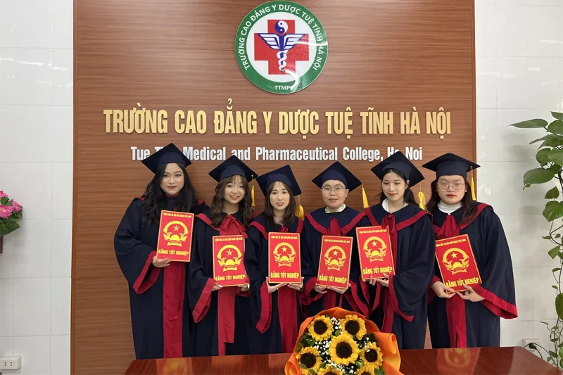 Giáo trình và biểu tượng trường đào tạo ngành chăm sóc sắc đẹp