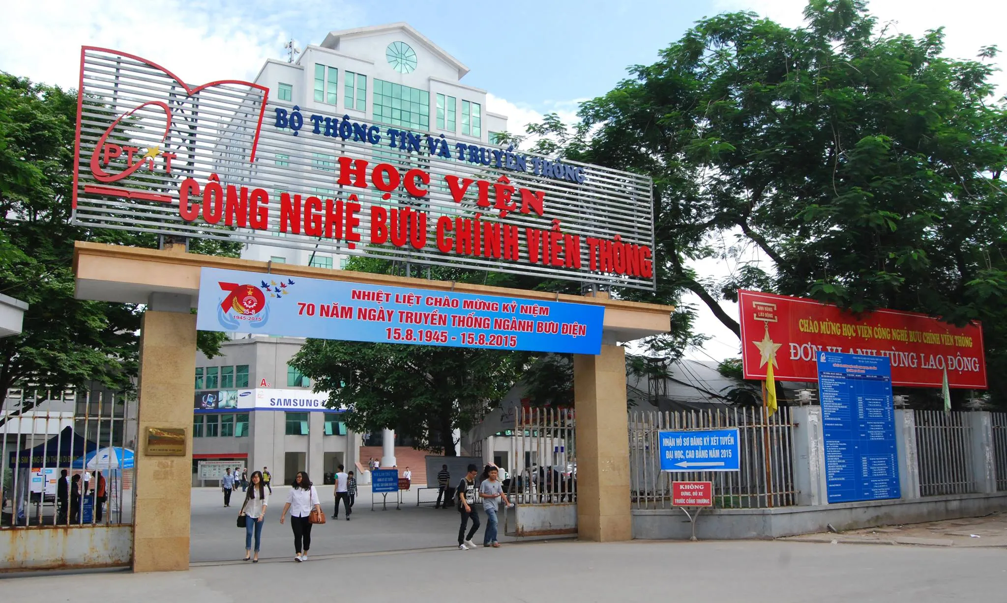 Học viện Công nghệ Bưu chính Viễn thông (PTIT), chuyên đào tạo về CNTT và truyền thông.