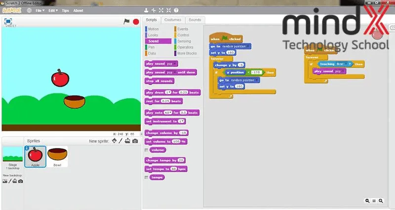 Các khối lệnh Scratch điều khiển chuyển động và tương tác cho đối tượng quả táo trong game hứng táo