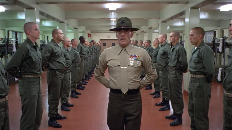 Người lính trong phim Full Metal Jacket, biểu tượng cho quá trình huấn luyện và chiến đấu khắc nghiệt
