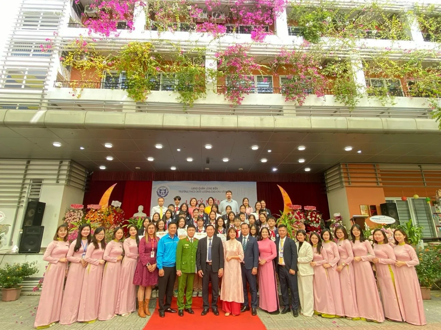 Buổi lễ kỷ niệm Ngày Nhà giáo Việt Nam tại trường THCS Chu Văn An, dịp tôn vinh nghề giáo và tạo động lực xây dựng lớp học ngày càng tốt đẹp hơn