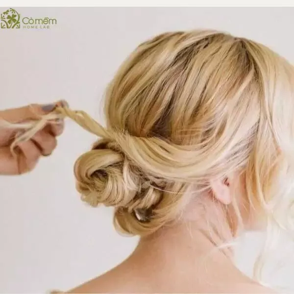 Kiểu búi tóc thấp đánh rối tự nhiên và thanh lịch