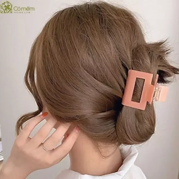 Búi tóc nhanh bằng kẹp càng cua