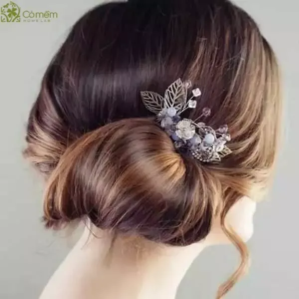 Búi tóc lệch cổ điển sang trọng cho dịp đặc biệt