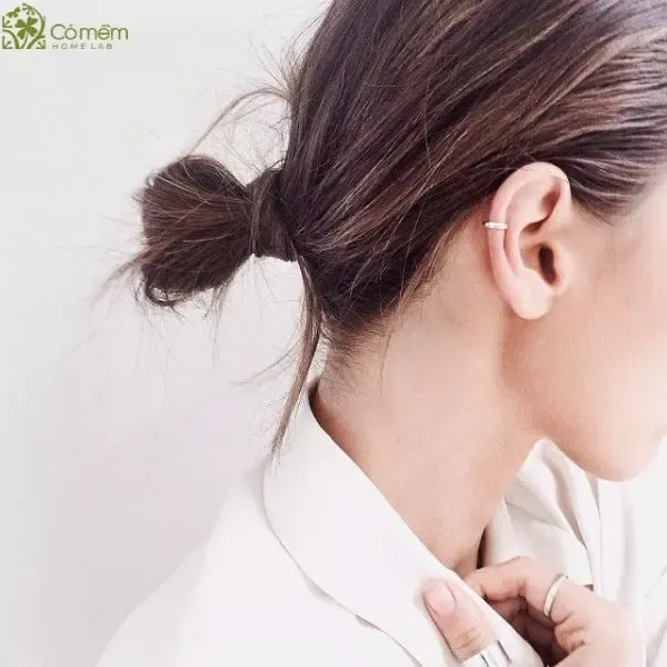 Kiểu búi tóc ngắn thấp dễ làm