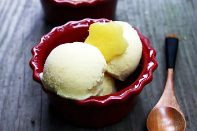 Kem dứa tự làm màu sắc tươi tắn, mang hương vị nhiệt đới
