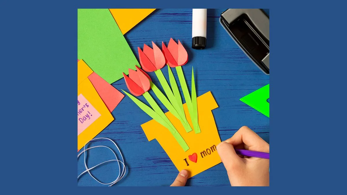 Làm thiệp 20/10 cho bé mầm non - Bước 4: Ghép thiệp hoàn chỉnh