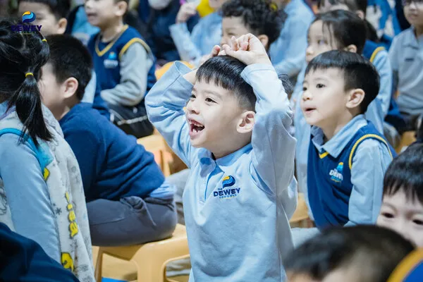 Học sinh The Dewey Schools tham gia workshop nâng cao nhận thức về bắt nạt học đường.