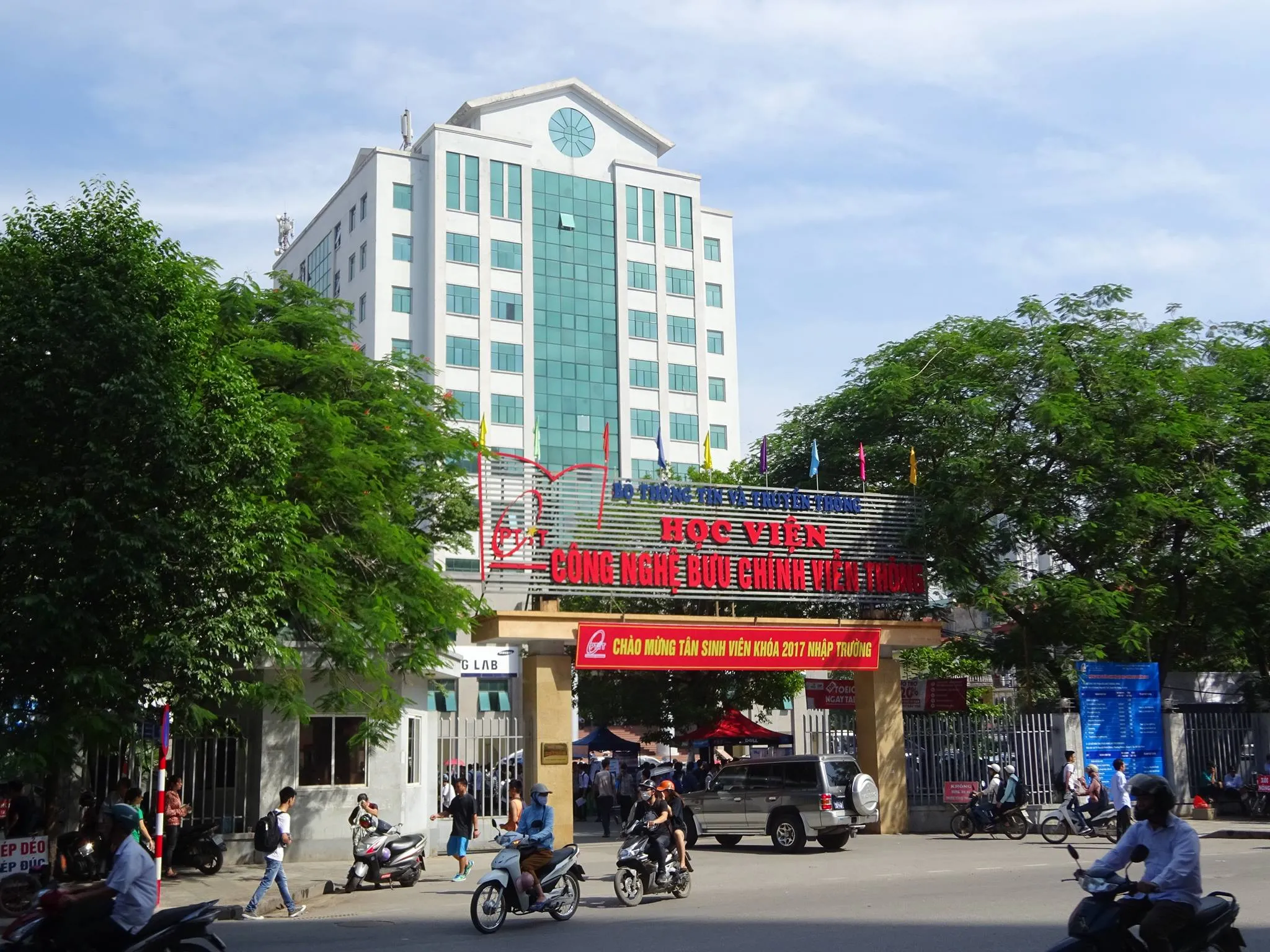 Tòa nhà Học viện Công nghệ Bưu chính Viễn thông, cơ sở đào tạo ngành Công nghệ Thông tin hàng đầu