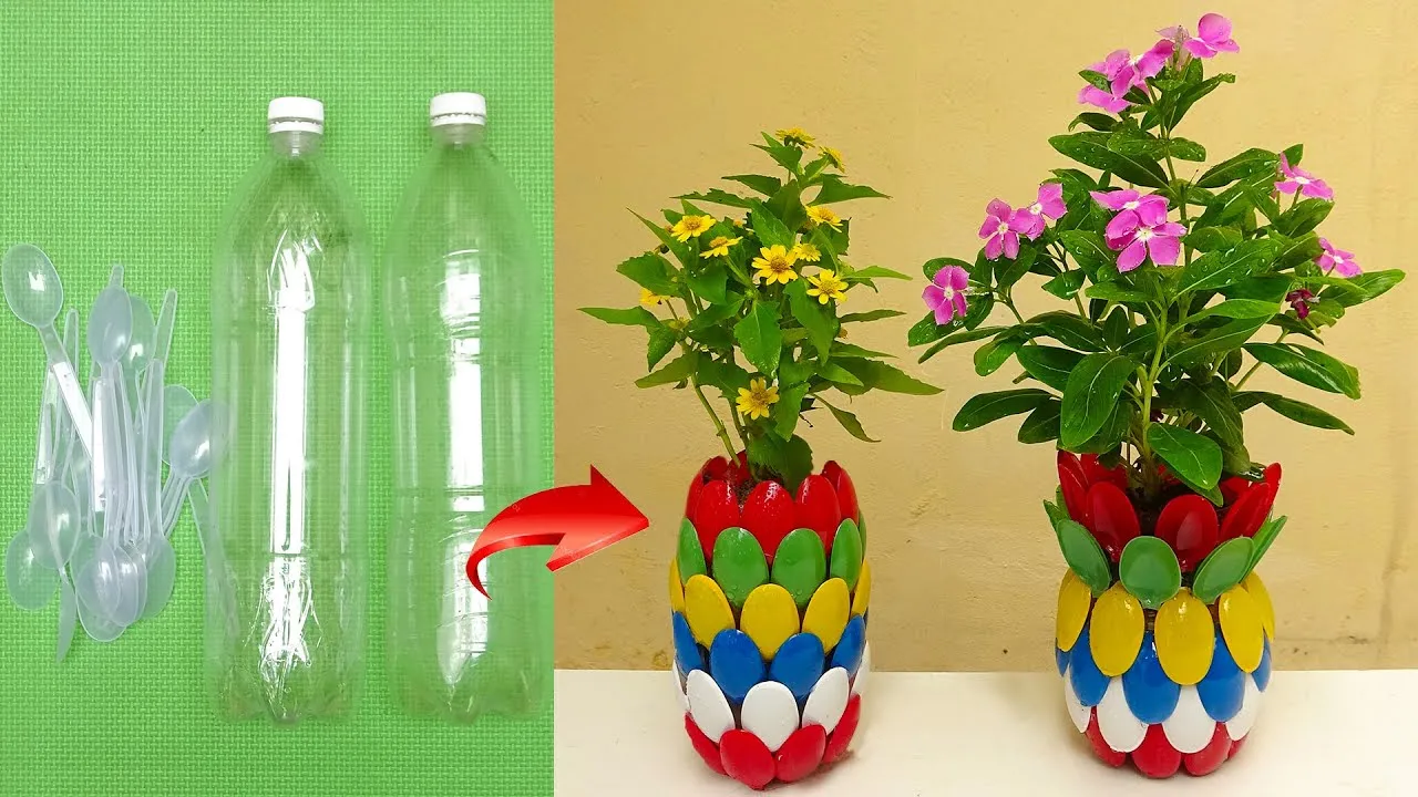 Vẫn với những dụng cụ đó dùng để trồng hoa cho ban công và sân nhà thêm sắc màu.