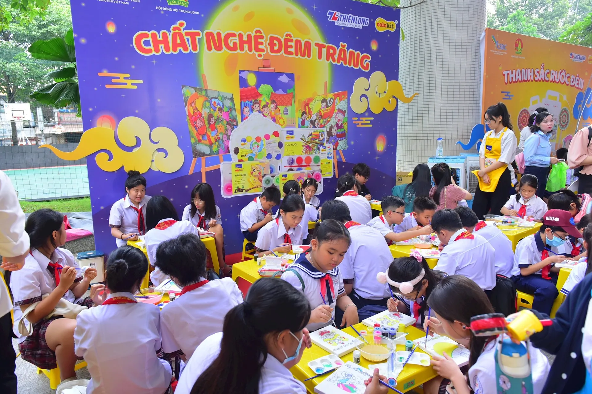 Hoạt động trải nghiệm vẽ tranh sáng tạo của thiếu nhi tại Ngày hội Sắc màu và lễ tổng kết cuộc thi