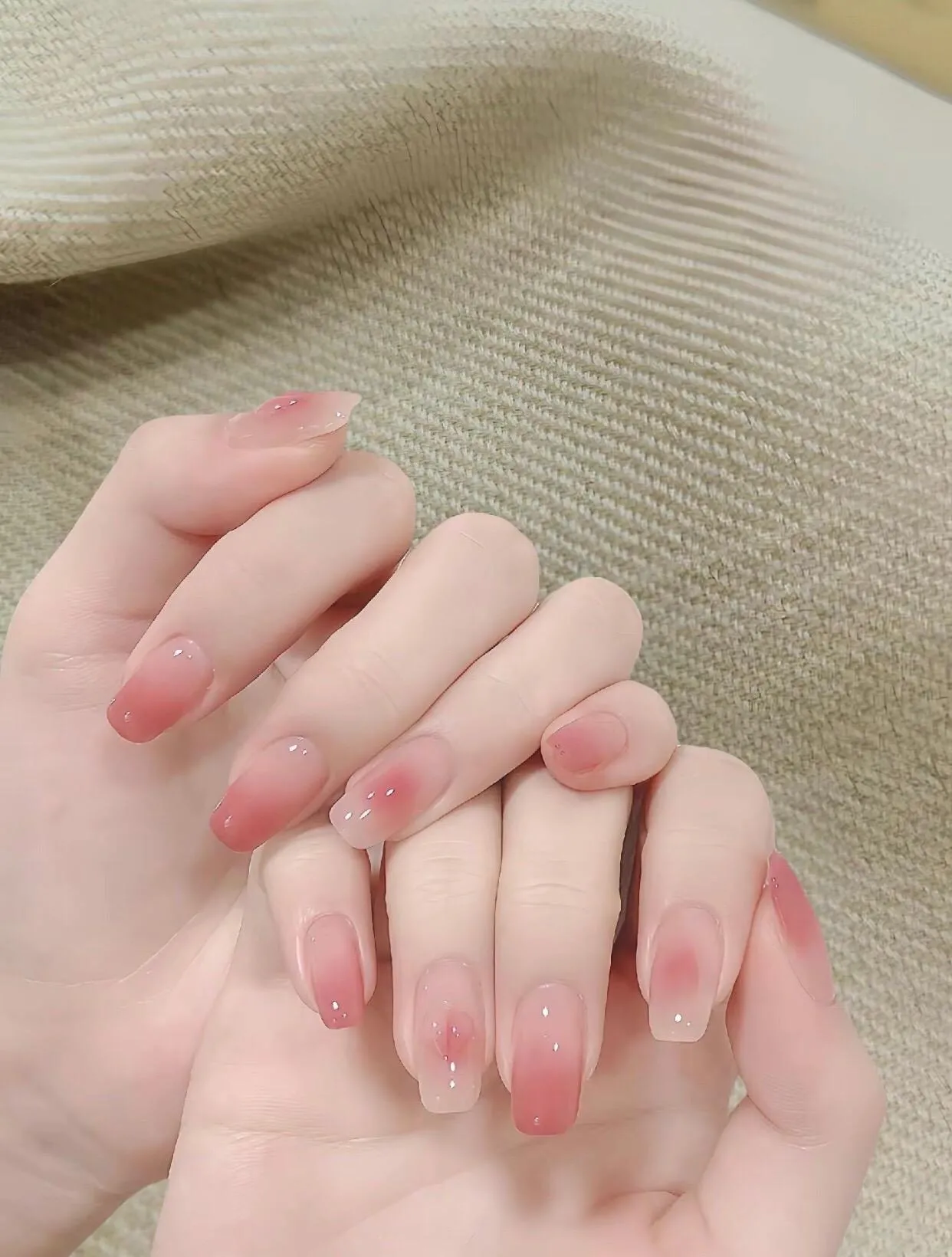 Mẫu nail thạch hồng pastel nhẹ nhàng, nữ tính