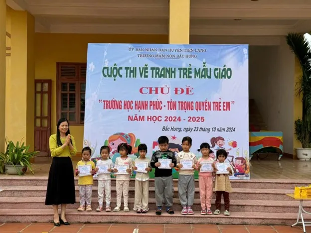 Học sinh mầm non nhận giải Nhì cuộc thi vẽ tranh