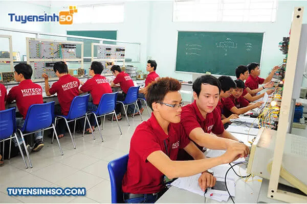 Lớp học hiện đại tại HUTECH