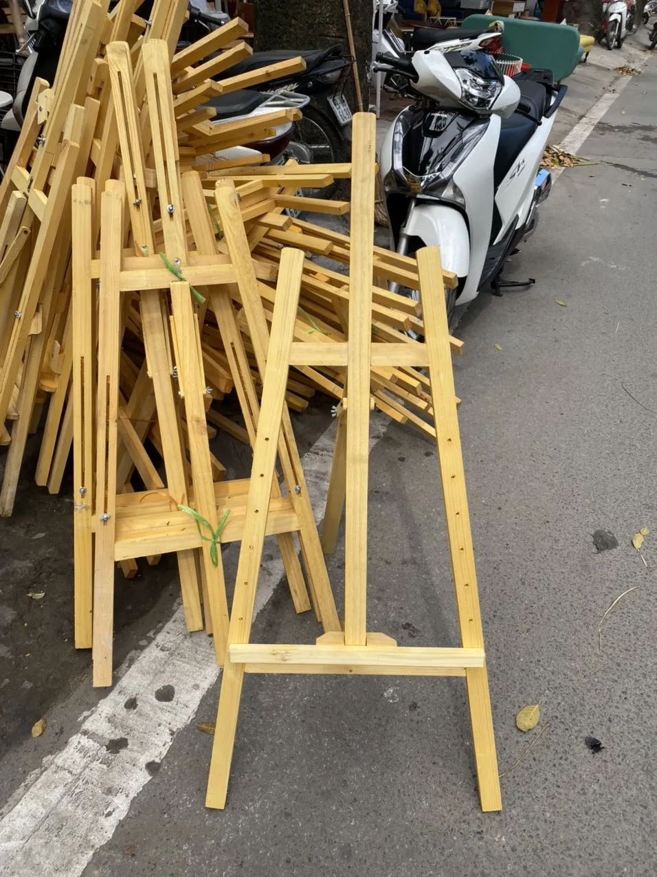 Kệ vẽ tranh gỗ đa năng dùng cho bé học vẽ tại nhà hoặc trung tâm